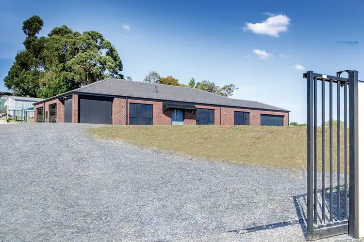 7 Saunders Close, Mount Pleasant VIC 3350