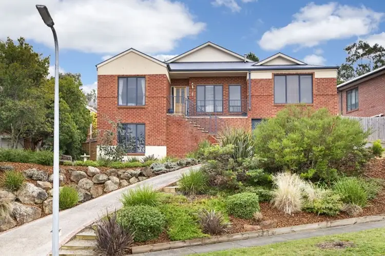 33 Hillingdon Drive, Diamond Creek VIC 3089