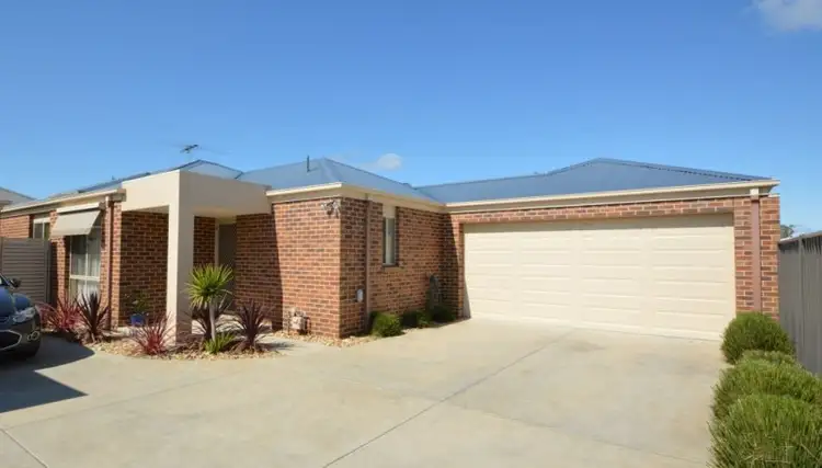 Main view of Homely townhouse listing, 2/17 Logan Drive, Wangaratta VIC 3677