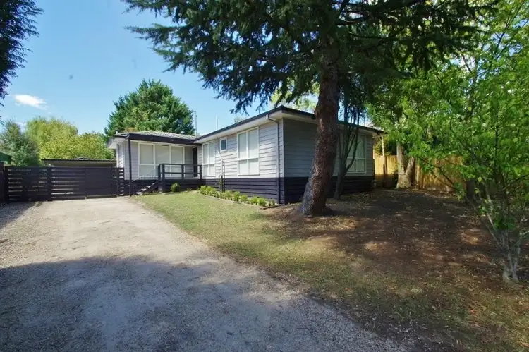 6 Flora Avenue, Healesville VIC 3777