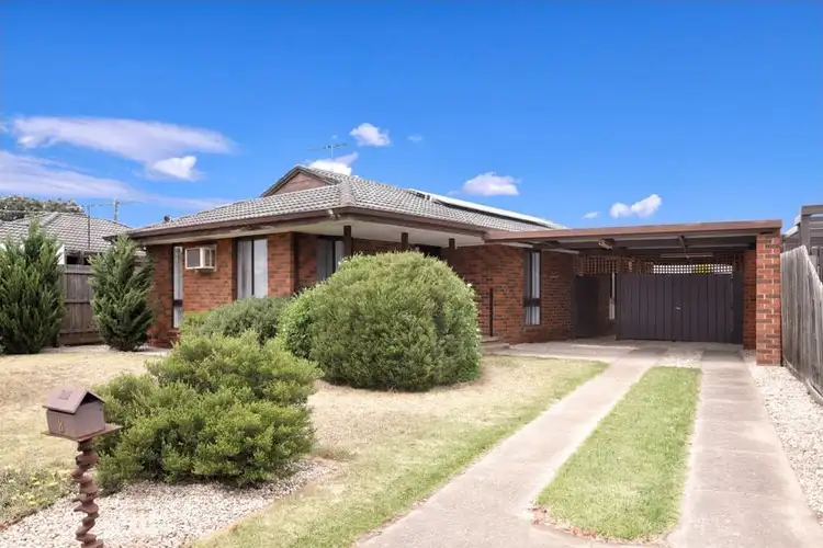8 Cassandra Drive, Gladstone Park VIC 3043
