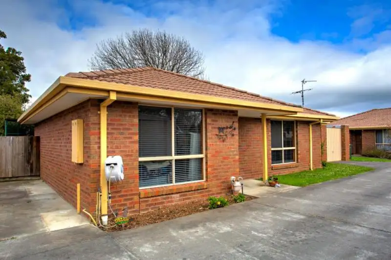 Main view of Homely house listing, 2/10 Charlotte Street, Sebastopol VIC 3356