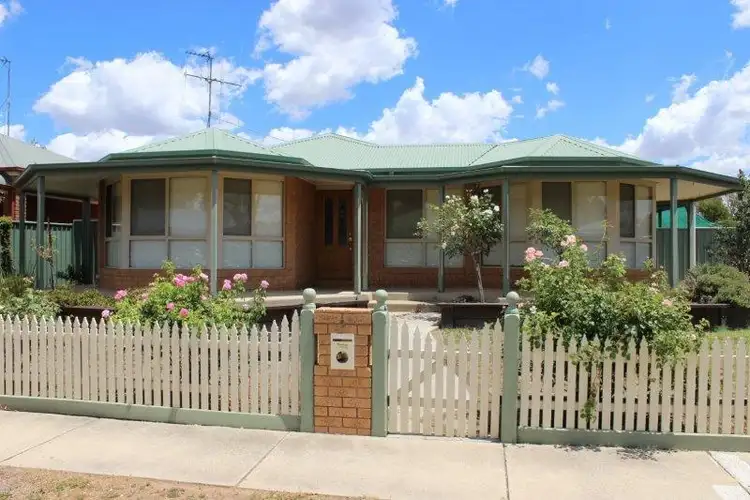 9 Elvey Drive, Kangaroo Flat VIC 3555