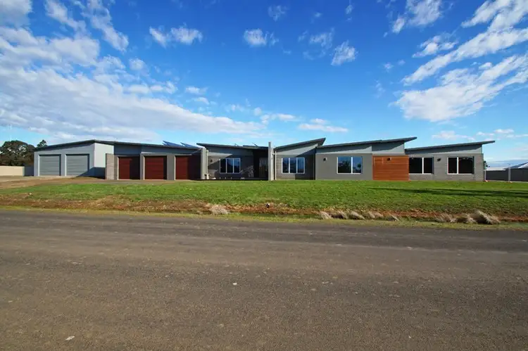 19 Ibis Gardens Court, Cardigan VIC 3352
