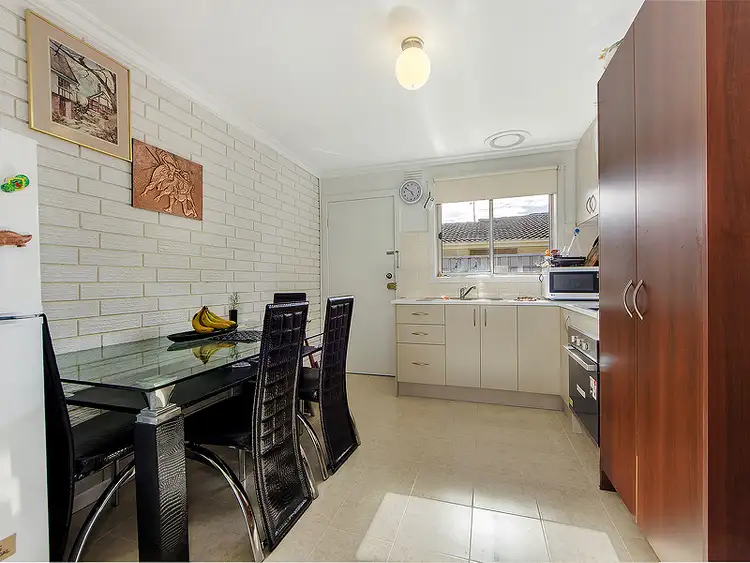 2/82 Fox Street, St Albans VIC 3021