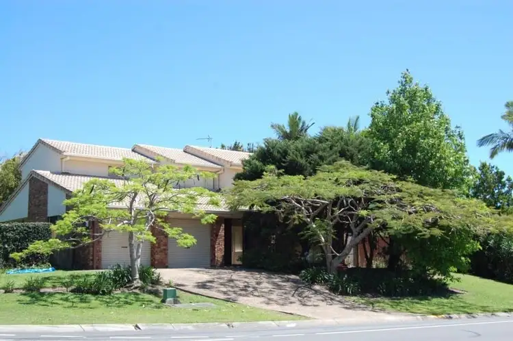 1 Carnoustie Court, Arundel QLD 4214