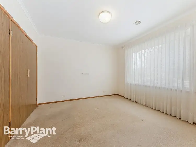 Fifth view of Homely house listing, 7 Lyndford Court, St Albans VIC 3021