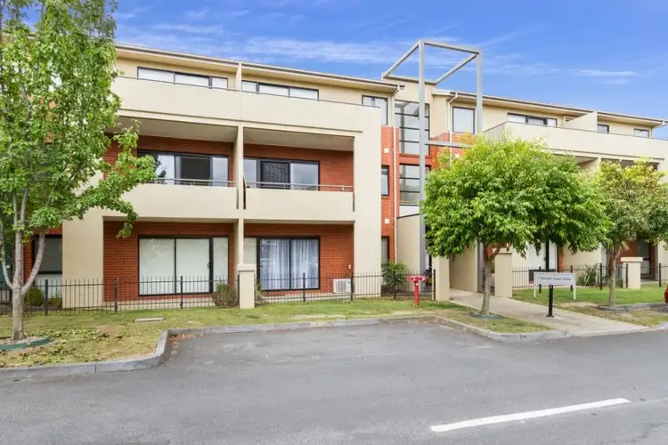 2/1 Monash Green Drive, Clayton VIC 3168