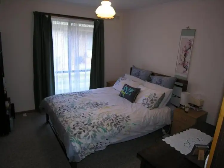 Fifth view of Homely unit listing, 2/40 Ross Street, Sale VIC 3850