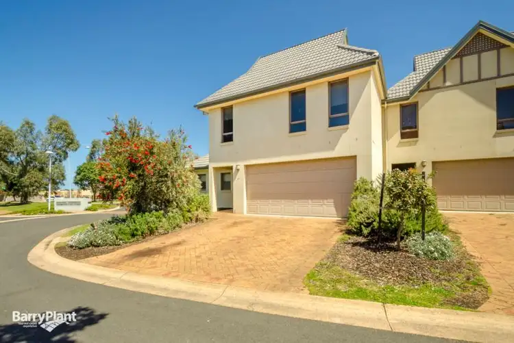 17/1 Greg Norman Drive, Sanctuary Lakes VIC 3030