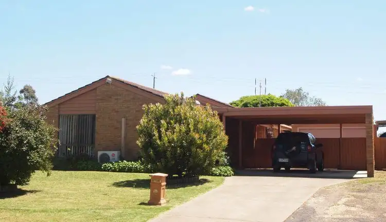 2 Lindsay Court, Wy Yung VIC 3875