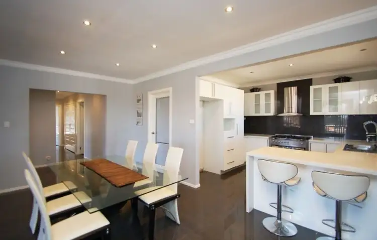Fifth view of Homely house listing, 2 Nourell Court, Meadow Heights VIC 3048