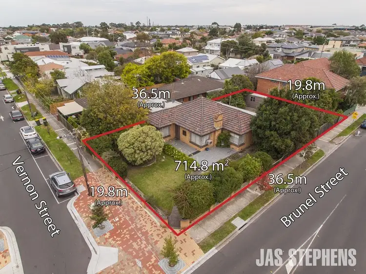 14 Vernon Street, South Kingsville VIC 3015