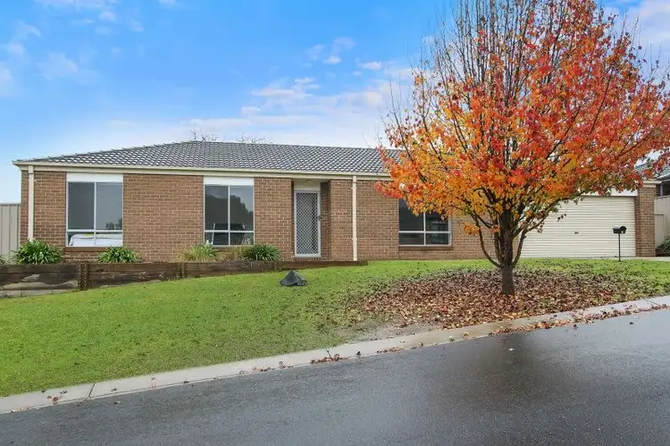 1 Orchard Grove, Beechworth VIC 3747