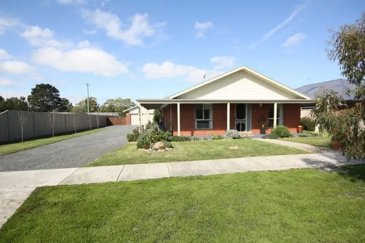 8 Lyon Place, Ballan VIC 3342
