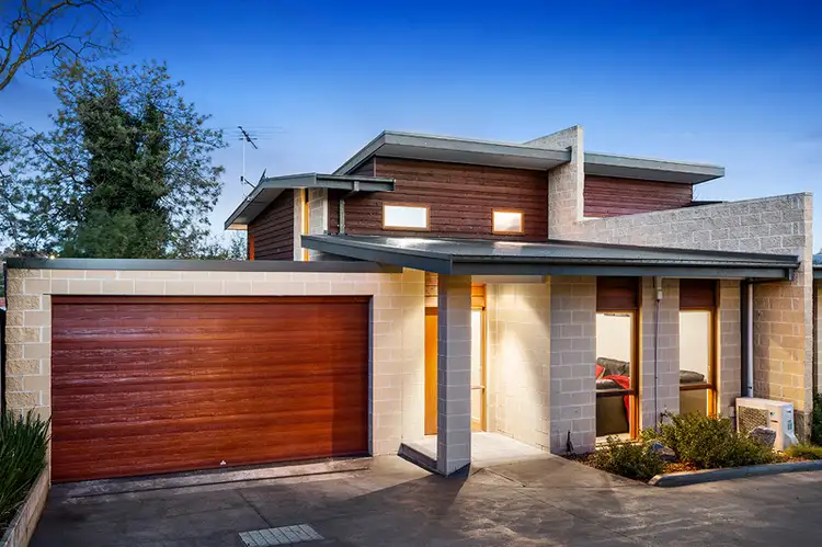2/9 Warwick Road, Greensborough VIC 3088