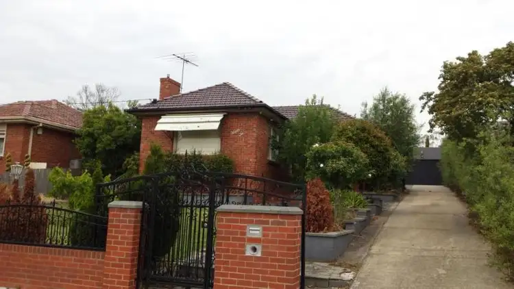 Main view of Homely house listing, 10 Oak Street, Pascoe Vale VIC 3044