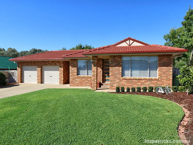 11 O'Hara Place, Kooringal NSW 2650