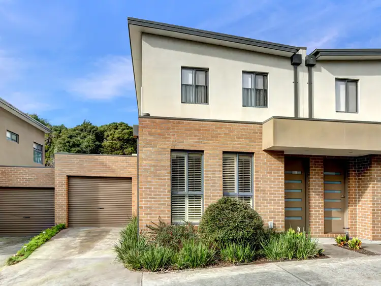 Main view of Homely townhouse listing, 4/102-104 Hillcrest Road, Frankston VIC 3199