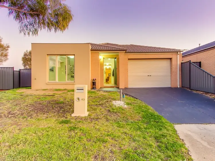 43 Billabong Crescent, Tarneit VIC 3029