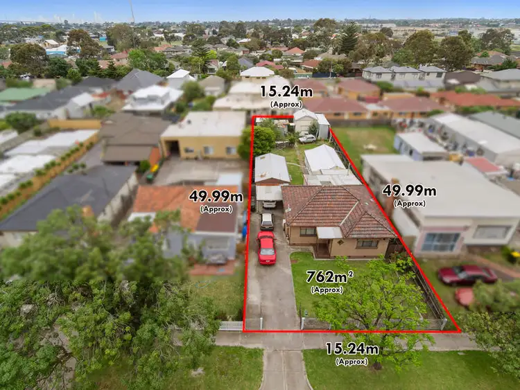 8 Blenheim Road, Newport VIC 3015