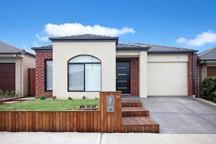 16 Scarlet Drive, Greenvale VIC 3059