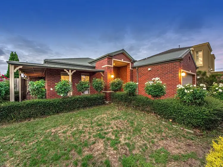 16 Lindsay Court, Taylors Lakes VIC 3038