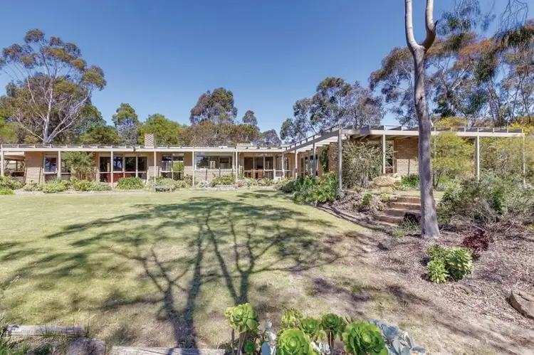 133 Moss Avenue, Mount Helen VIC 3350