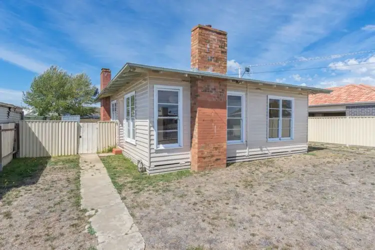 60 Maple Avenue, Wendouree VIC 3355