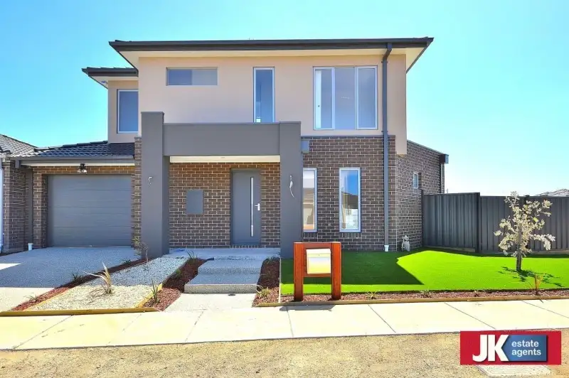 Main view of Homely unit listing, 13 Bowerbird Place, Truganina VIC 3029