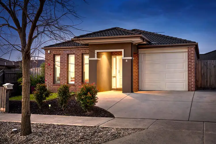 8 Woollahra Parade, Taylors Hill VIC 3037