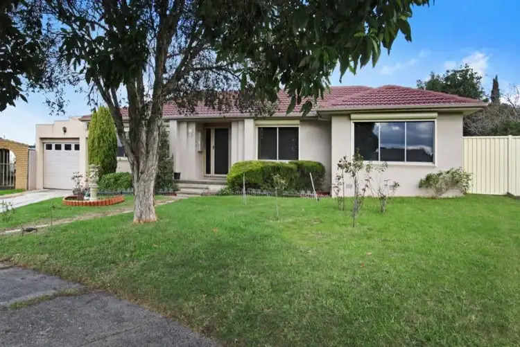 10 Ballard Close, Gladstone Park VIC 3043