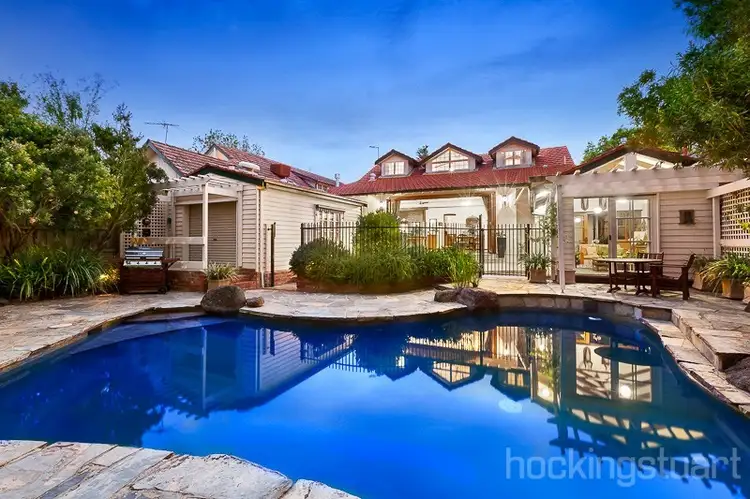 18 Oakwood Avenue, Brighton VIC 3186