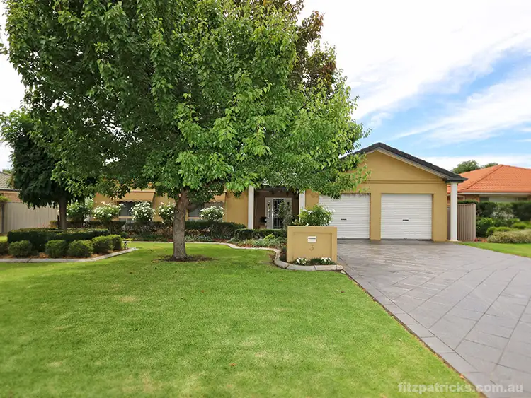 3 Raeburn Crescent, Lake Albert NSW 2650