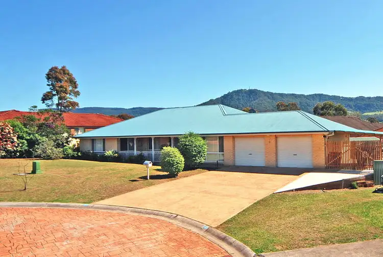 17 Hibiscus Place, Bomaderry NSW 2541