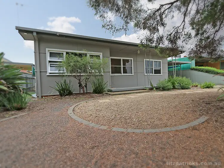 24 Kennedy Avenue, Kooringal NSW 2650