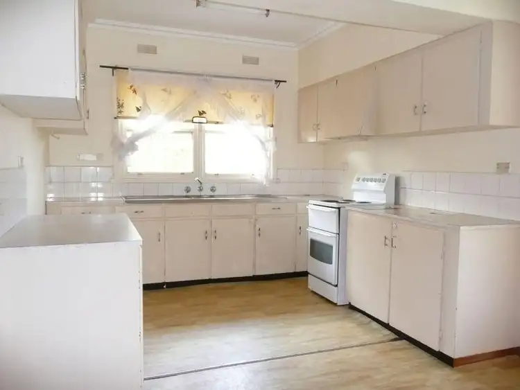 Second view of Homely house listing, 5 Dalmahoy Street, Bairnsdale VIC 3875