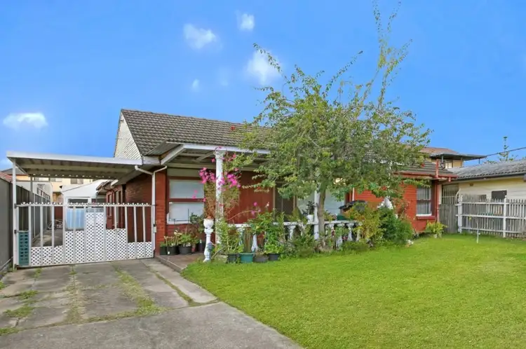 29 Latvia Ave, Greenacre NSW 2190