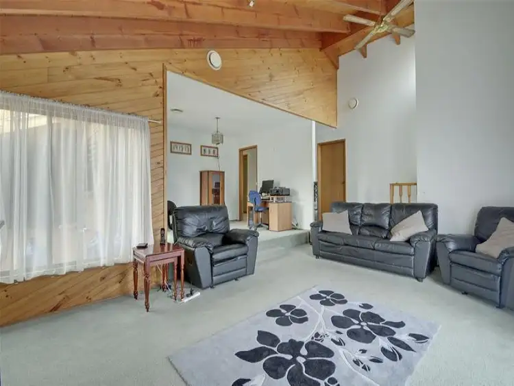 Seventh view of Homely house listing, 10 Rainbird Court, Traralgon VIC 3844