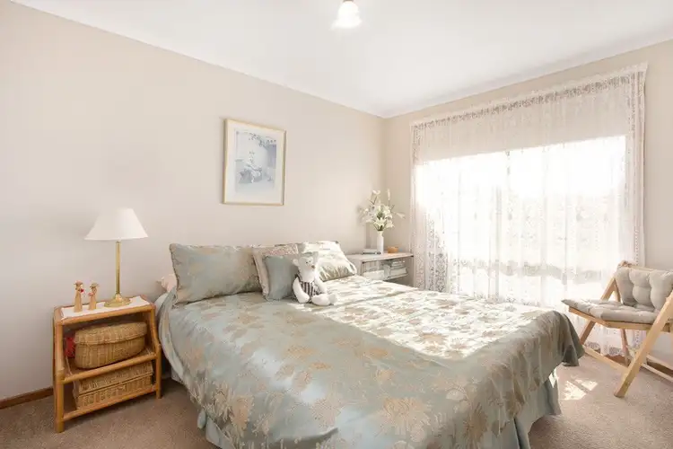Sixth view of Homely house listing, 2 Phillips Court, Drouin VIC 3818