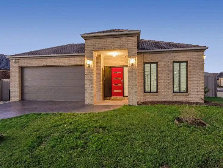 2 Durrol Way, Caroline Springs VIC 3023
