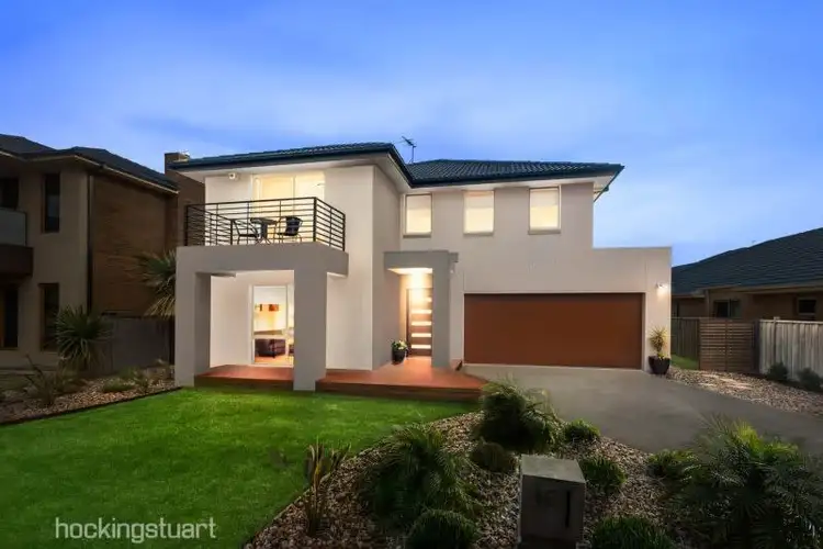 16 Coastal Promenade, Sanctuary Lakes VIC 3030