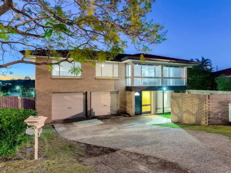 1136 South Pine Road, Arana Hills QLD 4054