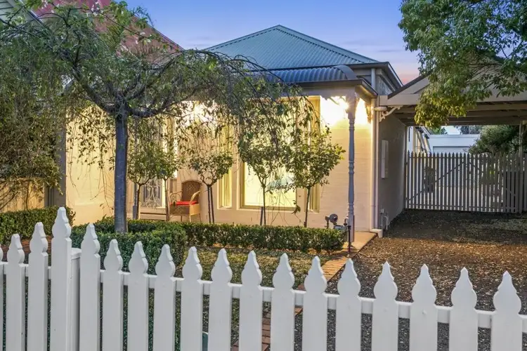 17 Rodney Street, Quarry Hill VIC 3550