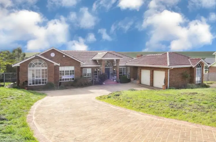 17 Bridlington Drive, Greenvale VIC 3059