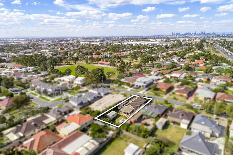 9 Richards Court, Brooklyn VIC 3012