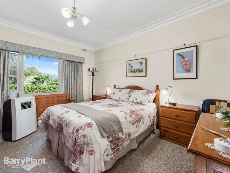 Fifth view of Homely house listing, 1/174 Scoresby Road (Cnr of Margaret Avenue), Boronia VIC 3155