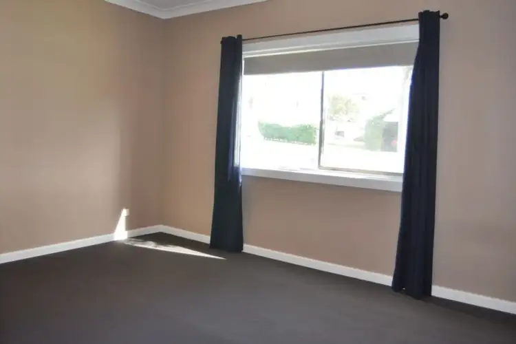 Fifth view of Homely house listing, 2 Chifley Place, West Bathurst NSW 2795