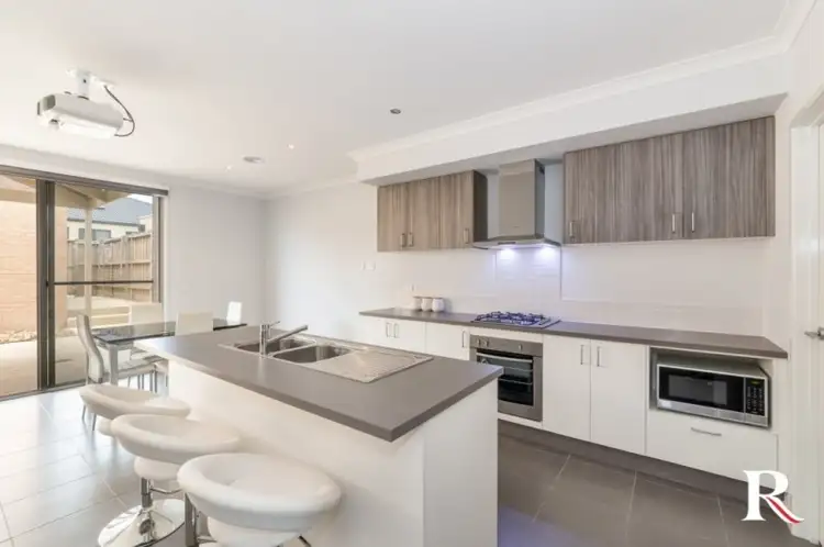 11 Hardwood Walk, Leopold VIC 3224