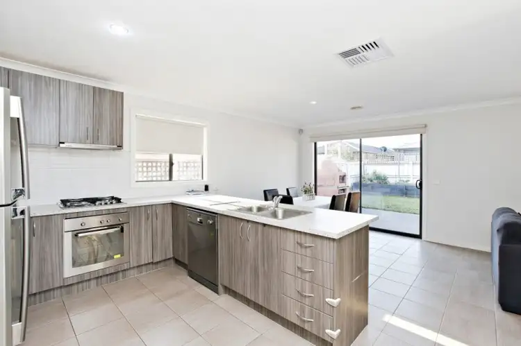 Sixth view of Homely house listing, 10 Ebony Way, Tarneit VIC 3029